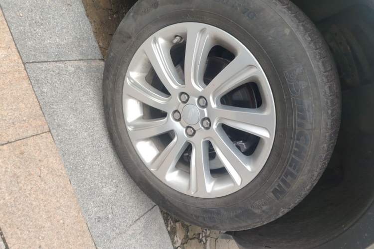 Used Land Rover Discovery Sport 2019 240 PS SE Version China V Standard Right Front Wheel Hub
