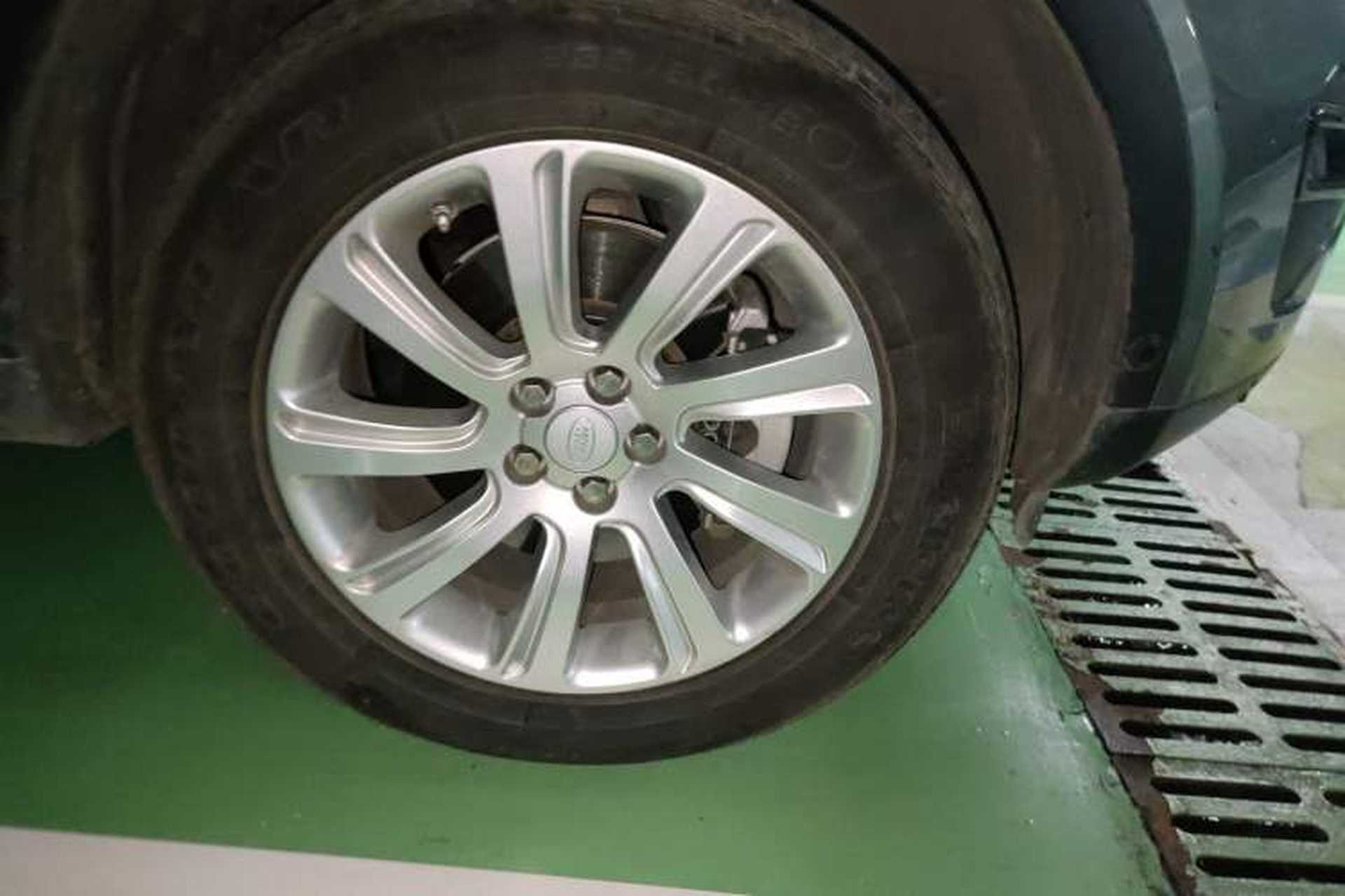 Used Land Rover Discovery Sport 2019 240 PS SE Version China V Standard Right Front Wheel Hub
