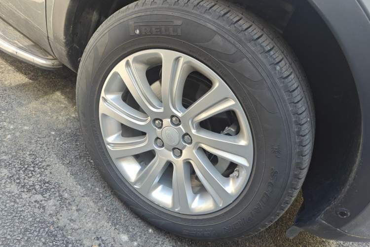 Used Land Rover Discovery Sport 2019 240 PS SE Version China VI Standard Right Front Wheel Hub