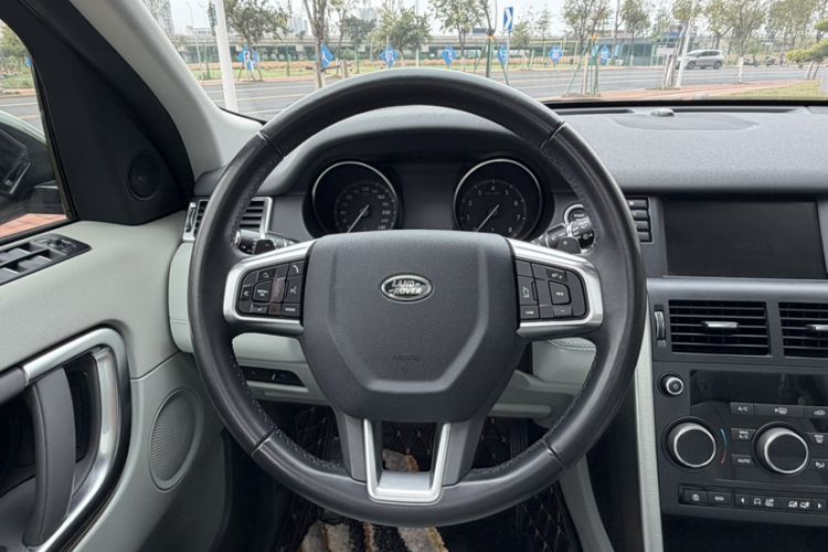 Used Land Rover Discovery Sport 2019 240 PS SE Version China VI Standard Steering Wheel