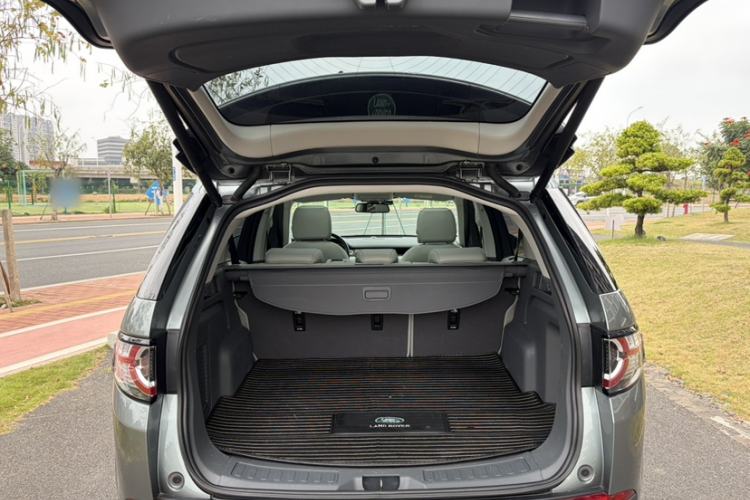 Used Land Rover Discovery Sport 2019 240 PS SE Version China VI Standard Trunk