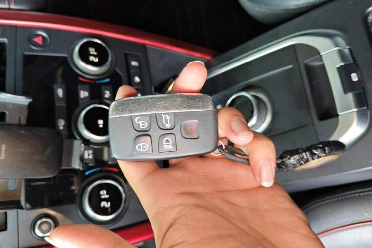 Used Land Rover Discovery Sport 2019 240 PS SE Dynamic Version China VI Standard Vehicle Key
