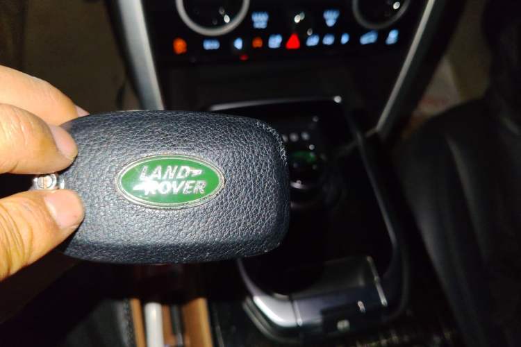 Used Land Rover Discovery Sport 2019 240 PS SE Version China VI Standard Vehicle Key
