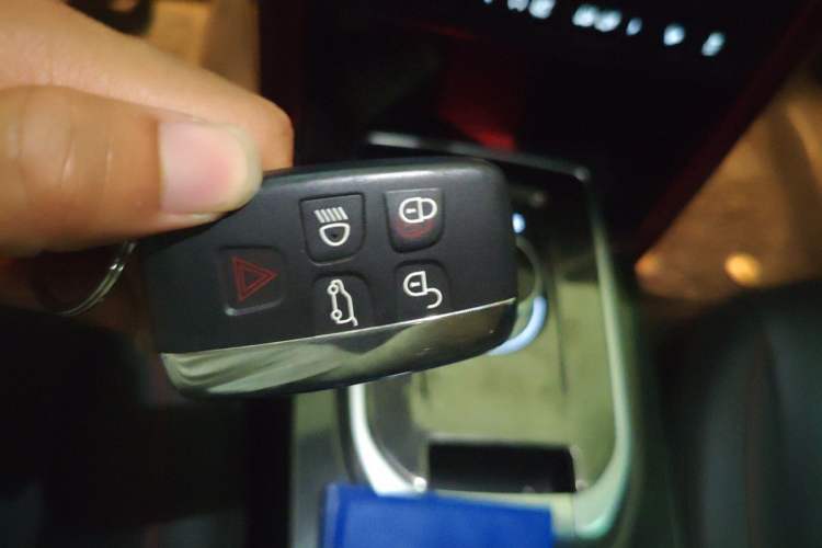 Used Land Rover Discovery Sport 2019 240 PS SE Dynamic Version China VI Standard Vehicle Key