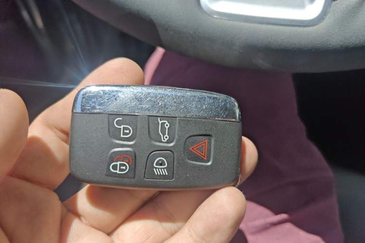Used Land Rover Discovery Sport 2019 240 PS SE Version China VI Standard Vehicle Key