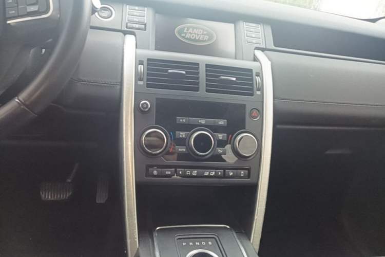Used Land Rover Discovery Sport 2019 240 PS SE Version China V Standard Audio And AC Panel