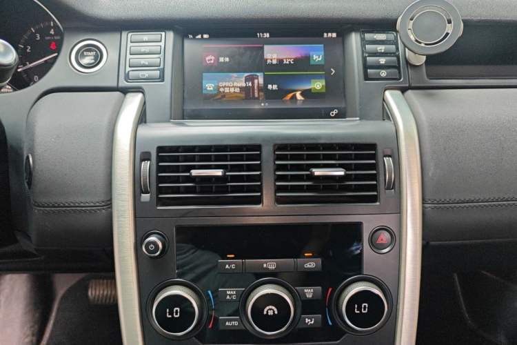 Used Land Rover Discovery Sport 2019 240 PS SE Version China VI Standard Audio And AC Panel