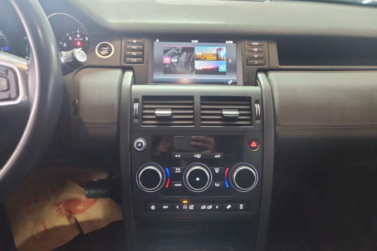 Used Land Rover Discovery Sport 2019 240 PS PURE Edition China VI Standard Audio And AC Panel