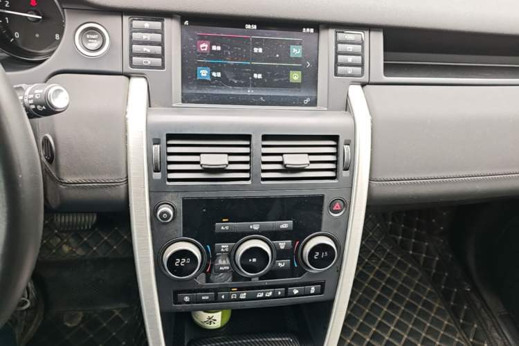 Used Land Rover Discovery Sport 2019 240 PS SE Version China VI Standard Audio And AC Panel