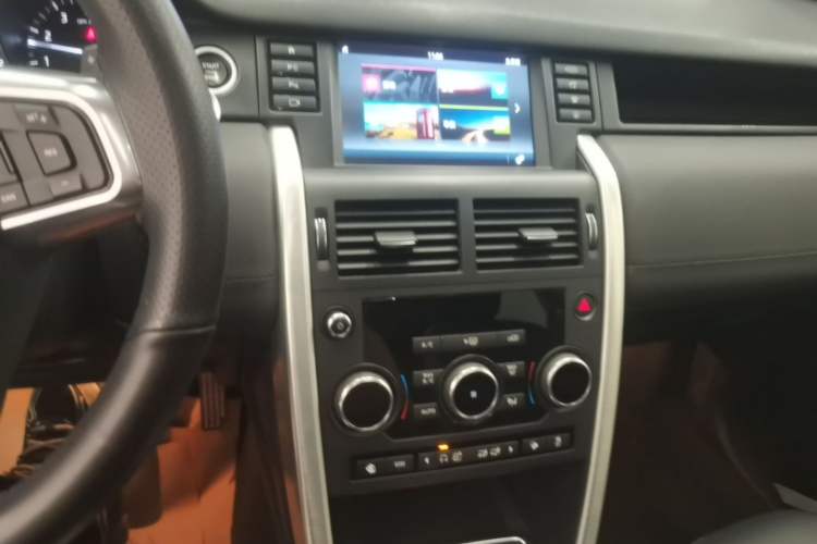 Used Land Rover Discovery Sport 2019 240 PS SE Version China VI Standard Audio And AC Panel