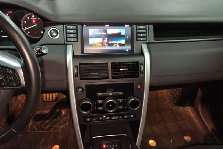 Used Land Rover Discovery Sport 2019 240 PS SE Version China VI Standard Audio And AC Panel