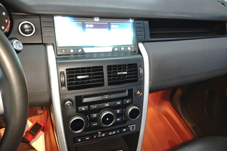 Used Land Rover Discovery Sport 2019 240 PS HSE Version China VI Standard Audio And AC Panel