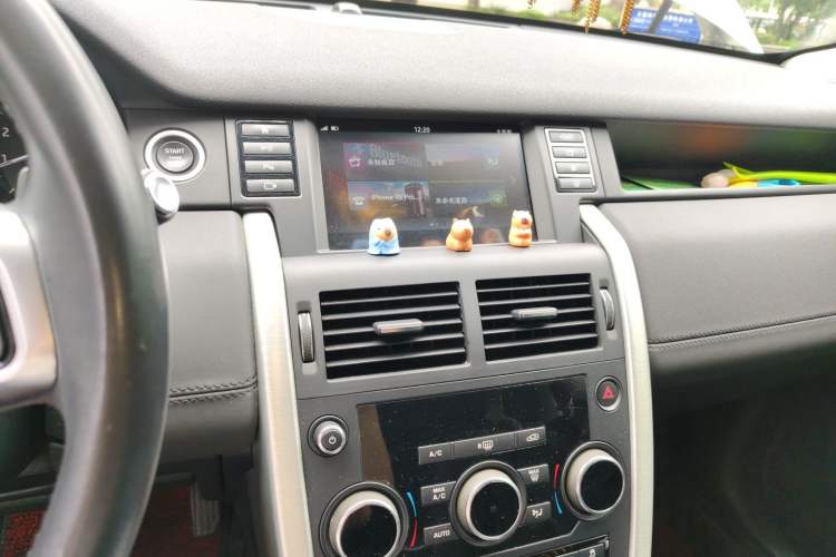 Used Land Rover Discovery Sport 2019 240 PS SE Version China VI Standard Audio And AC Panel