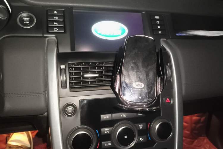Used Land Rover Discovery Sport 2019 240 PS SE Version China VI Standard Audio And AC Panel