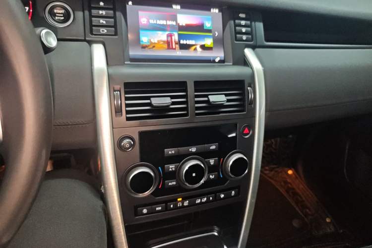 Used Land Rover Discovery Sport 2019 240 PS SE Version China VI Standard Audio And AC Panel