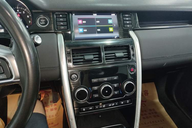 Used Land Rover Discovery Sport 2019 240 PS SE Version China VI Standard Audio And AC Panel