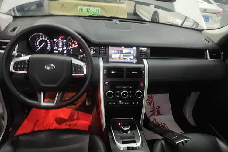 Used Land Rover Discovery Sport 2019 240 PS SE Version China VI Standard Audio And AC Panel