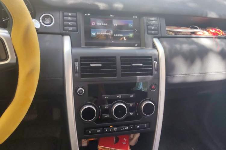 Used Land Rover Discovery Sport 2019 240 PS SE Version China VI Standard Audio And AC Panel