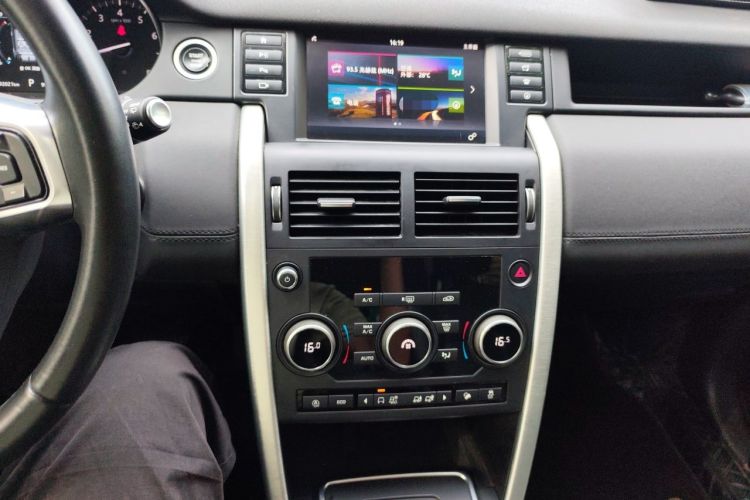 Used Land Rover Discovery Sport 2019 240 PS SE Version China VI Standard Audio And AC Panel