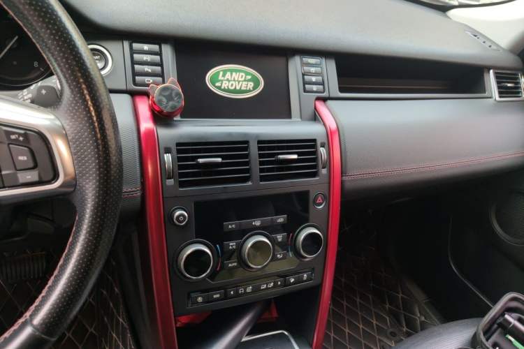 Used Land Rover Discovery Sport 2019 240 PS SE Dynamic Version China V Standard Audio And AC Panel