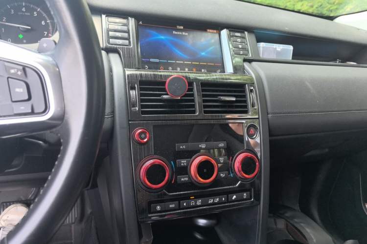 Used Land Rover Discovery Sport 2019 200PS PURE Edition China V Standard Audio And AC Panel