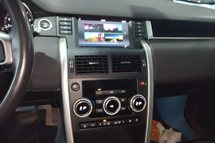 Used Land Rover Discovery Sport 2019 240 PS SE Version China VI Standard Audio And AC Panel