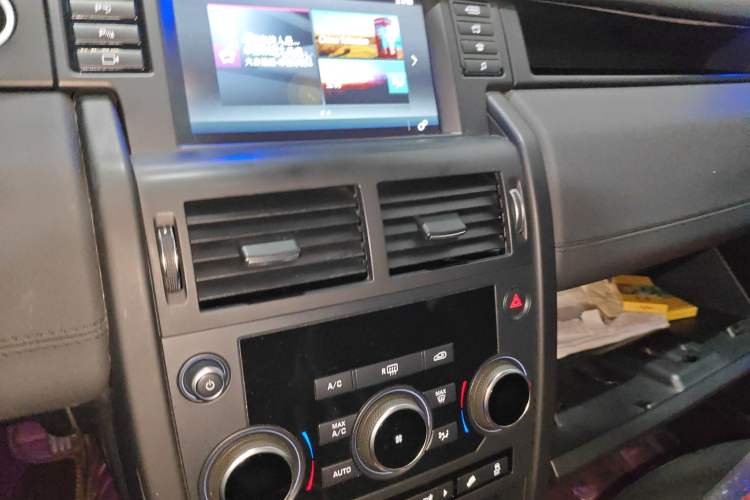 Used Land Rover Discovery Sport 2019 240 PS PURE Edition China V Standard Audio And AC Panel