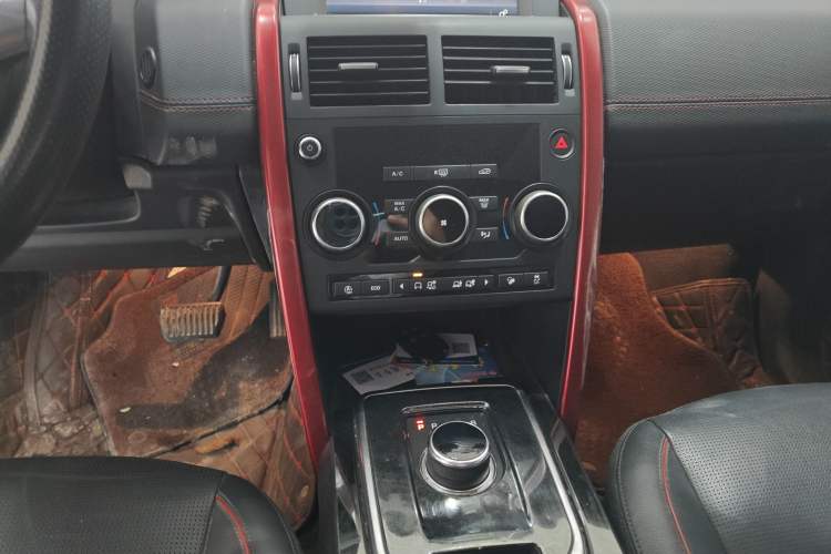 Used Land Rover Discovery Sport 2019 240 PS SE Dynamic Version China VI Standard Audio And AC Panel
