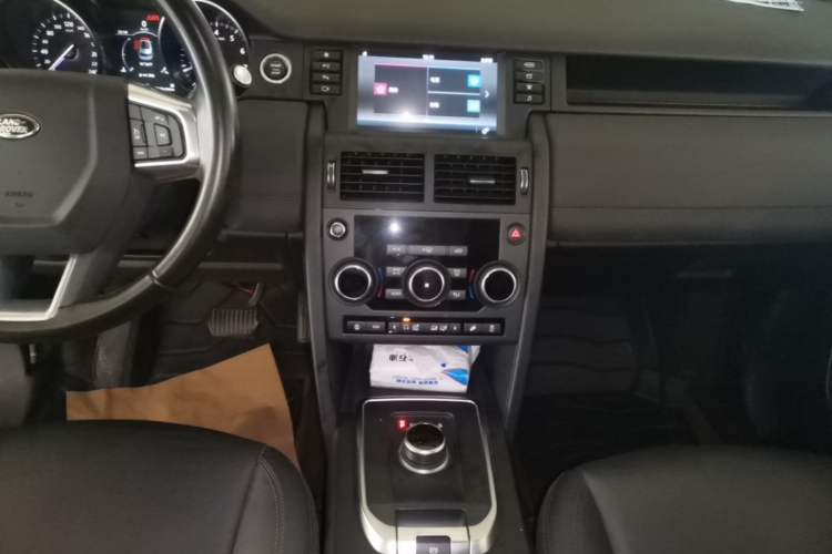 Used Land Rover Discovery Sport 2019 240 PS PURE Edition China VI Standard Audio And AC Panel