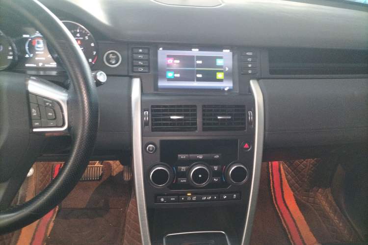 Used Land Rover Discovery Sport 2019 240 PS SE Version China VI Standard Audio And AC Panel