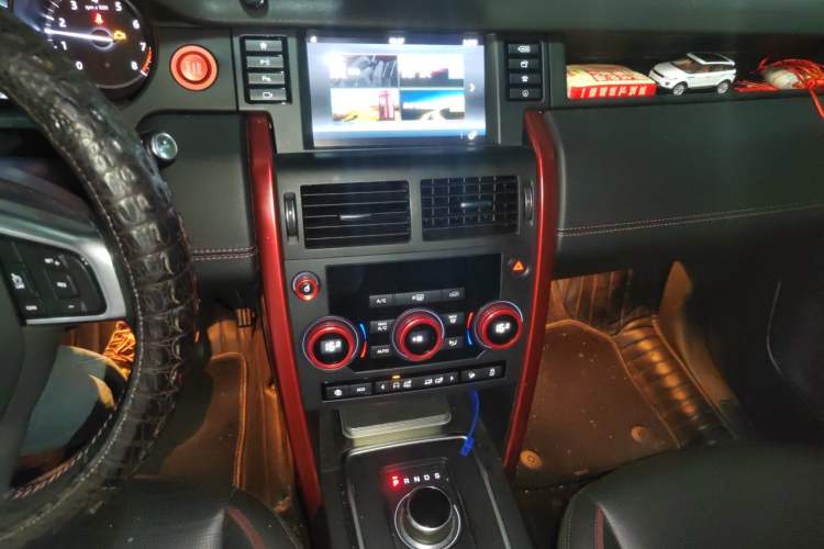 Used Land Rover Discovery Sport 2019 240 PS SE Version China V Standard Audio And AC Panel