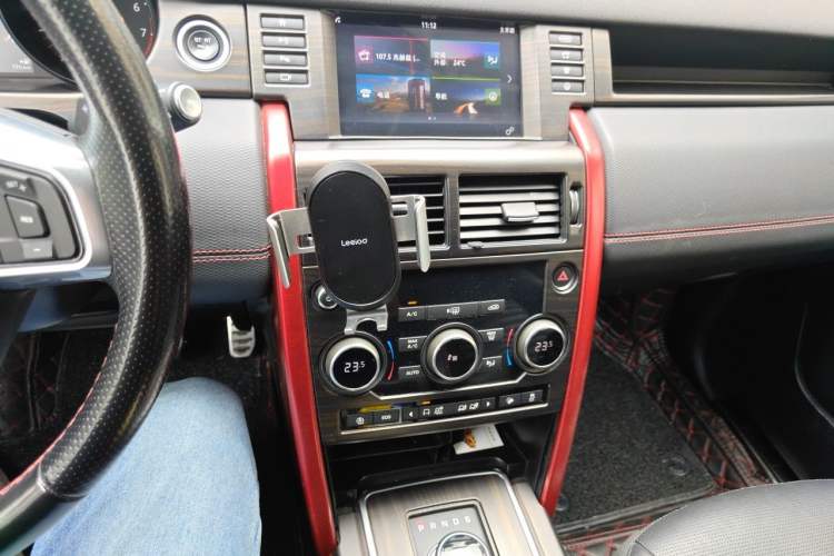 Used Land Rover Discovery Sport 2019 240 PS SE Dynamic Version China VI Standard Audio And AC Panel