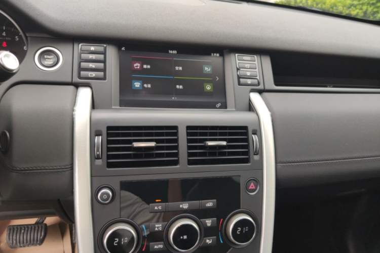 Used Land Rover Discovery Sport 2019 240 PS SE Version China VI Standard Audio And AC Panel