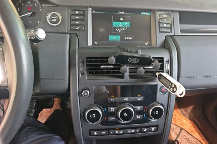 Used Land Rover Discovery Sport 2019 200PS PURE Edition China V Standard Audio And AC Panel