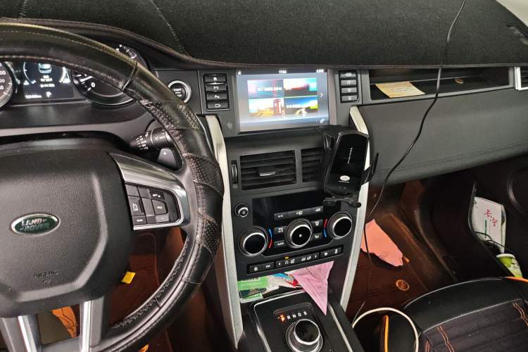 Used Land Rover Discovery Sport 2019 240 PS SE Version China V Standard Audio And AC Panel