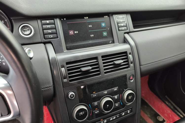 Used Land Rover Discovery Sport 2019 240 PS PURE Edition China VI Standard Audio And AC Panel