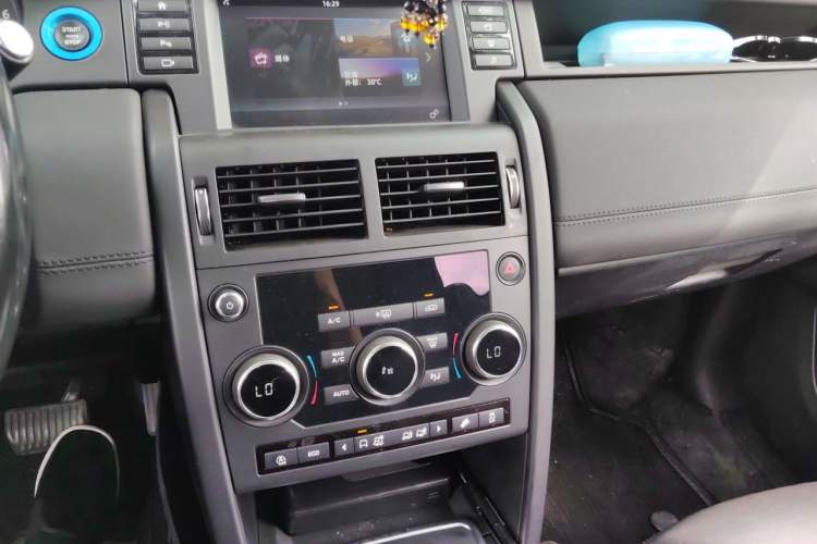 Used Land Rover Discovery Sport 2019 200PS PURE Edition China VI Standard Audio And AC Panel