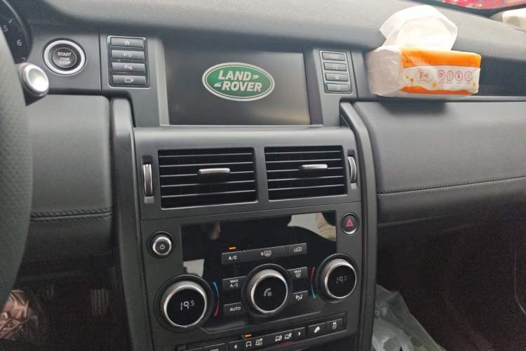 Used Land Rover Discovery Sport 2019 240 PS PURE Edition China V Standard Audio And AC Panel