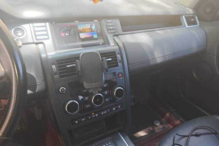 Used Land Rover Discovery Sport 2019 200PS PURE Edition China V Standard Audio And AC Panel
