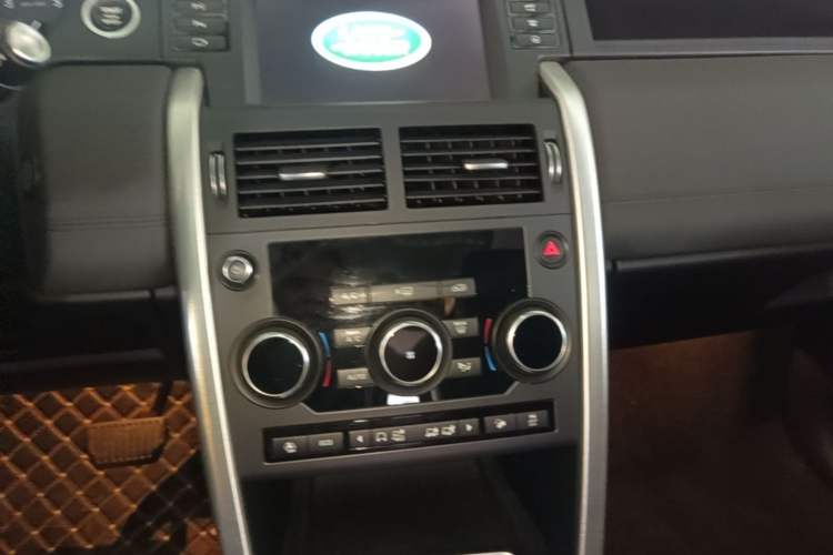 Used Land Rover Discovery Sport 2019 240 PS SE Version China V Standard Audio And AC Panel
