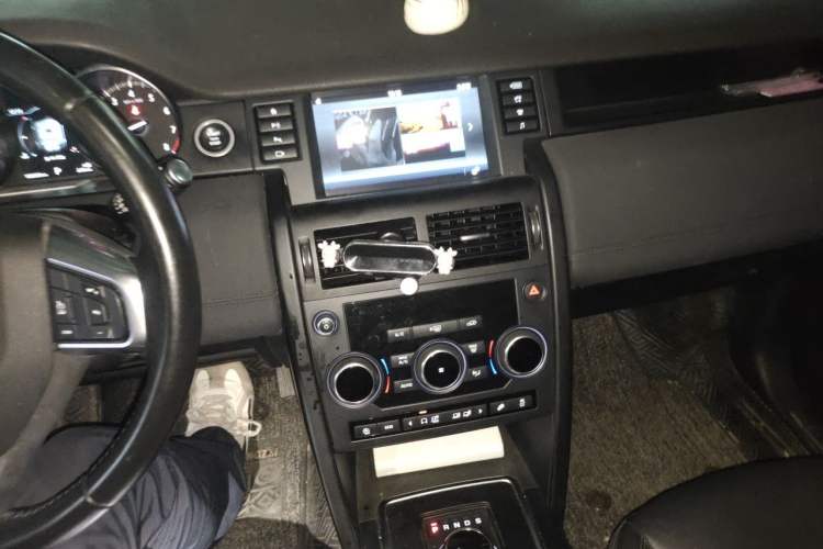 Used Land Rover Discovery Sport 2019 240 PS PURE Edition China V Standard Audio And AC Panel