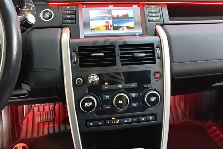 Used Land Rover Discovery Sport 2019 240 PS SE Version China VI Standard Audio And AC Panel