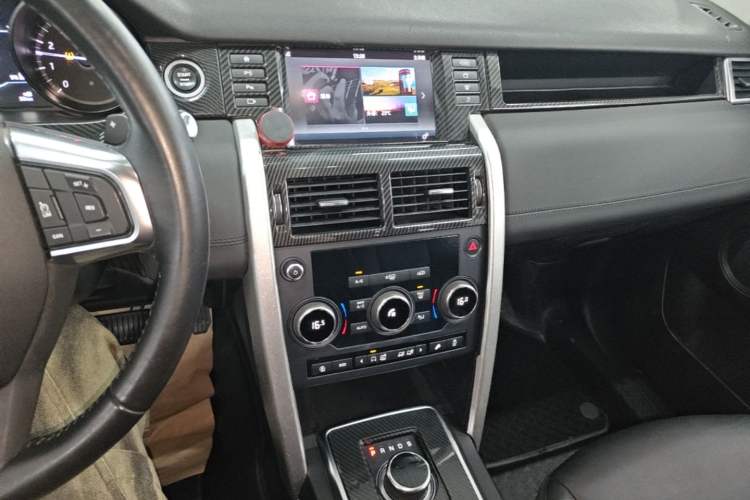 Used Land Rover Discovery Sport 2019 200PS PURE Edition China VI Standard Audio And AC Panel