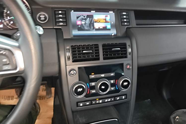 Used Land Rover Discovery Sport 2019 200PS PURE Edition China VI Standard Audio And AC Panel