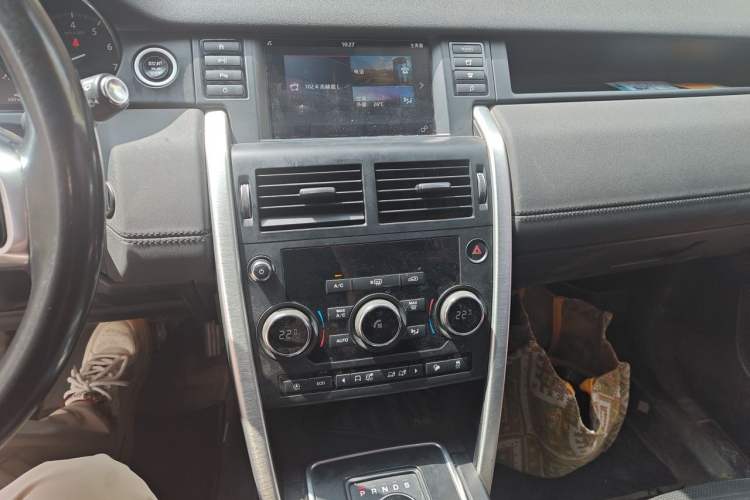 Used Land Rover Discovery Sport 2019 240 PS SE Version China VI Standard Audio And AC Panel