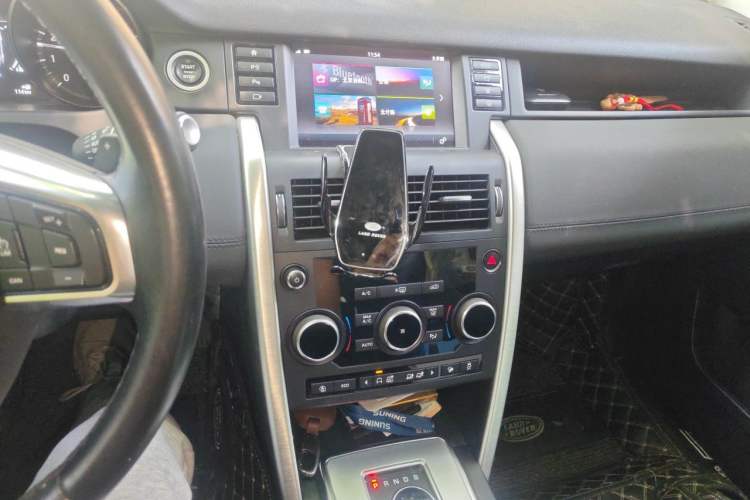 Used Land Rover Discovery Sport 2019 240 PS SE Version China VI Standard Audio And AC Panel