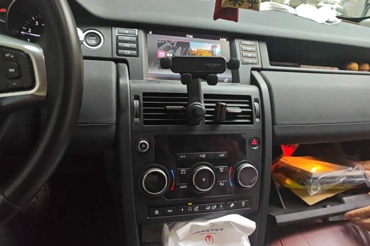 Used Land Rover Discovery Sport 2019 240 PS PURE Edition China V Standard Audio And AC Panel