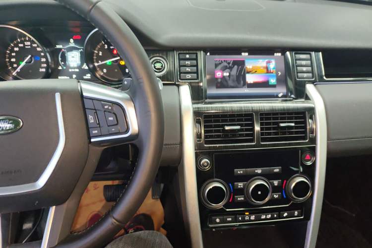 Used Land Rover Discovery Sport 2019 200PS PURE Edition China VI Standard Audio And AC Panel