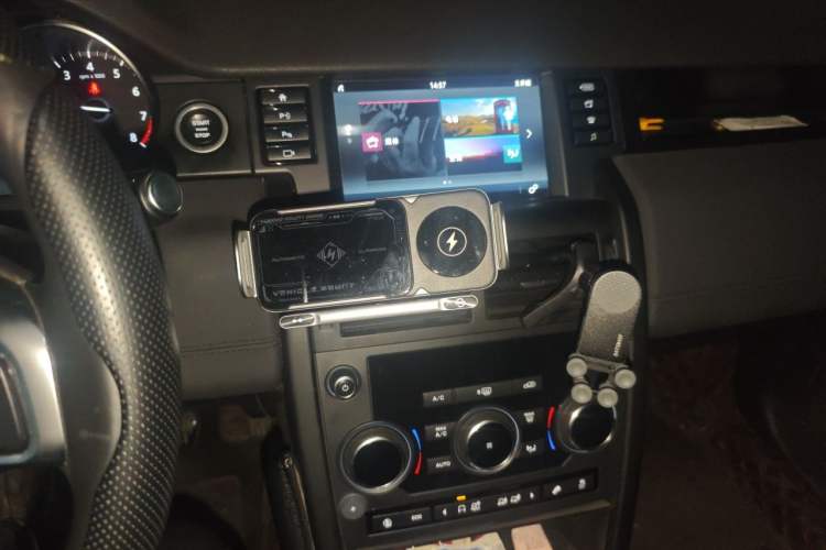 Used Land Rover Discovery Sport 2019 240 PS PURE Edition China VI Standard Audio And AC Panel