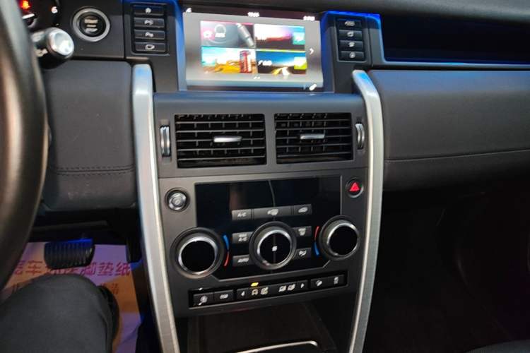 Used Land Rover Discovery Sport 2019 240 PS SE Version China V Standard Audio And AC Panel